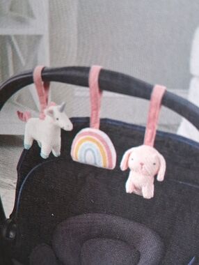 Attachable mobile of hanging stuffed animals ,new!